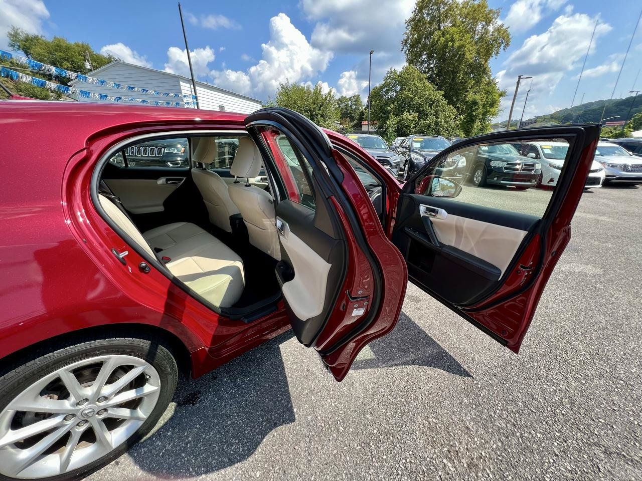Used 2011 Lexus CT 200h FWD image 10