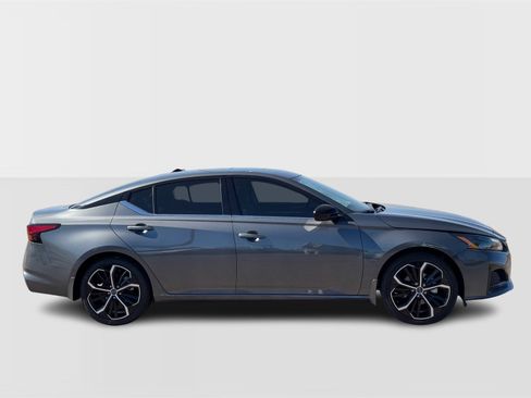 New 2025 Nissan Altima 2.5 SR w/ SR Premium Package image 8