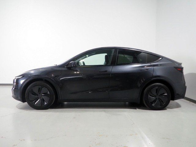 Used 2026 Tesla Model Y Long Range RWD image 10