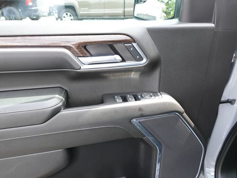 Used 2024 GMC Sierra 1500 Elevation AWD/4WD image 9