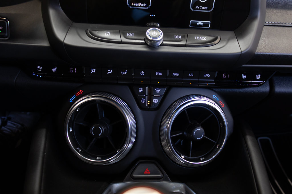 Used 2018 Chevrolet Camaro SS RWD image 32