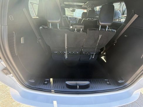 Used 2025 Chrysler Pacifica Limited FWD image 25
