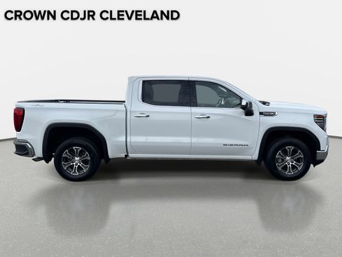 Used 2025 GMC Sierra 1500 SLT AWD/4WD image 4
