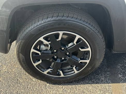 Certified 2023 Jeep Renegade Trailhawk AWD/4WD image 10