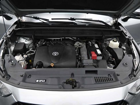 Used 2021 Toyota Highlander XSE AWD/4WD image 23