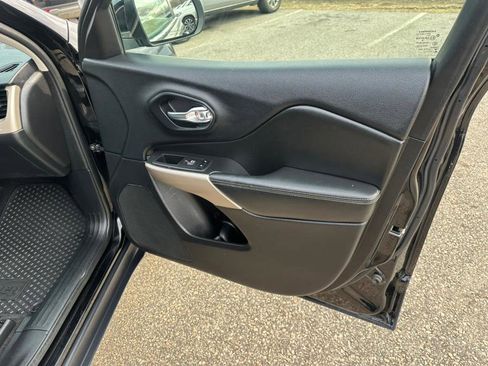 Used 2017 Jeep Cherokee Latitude w/ Comfort/Convenience Group image 10