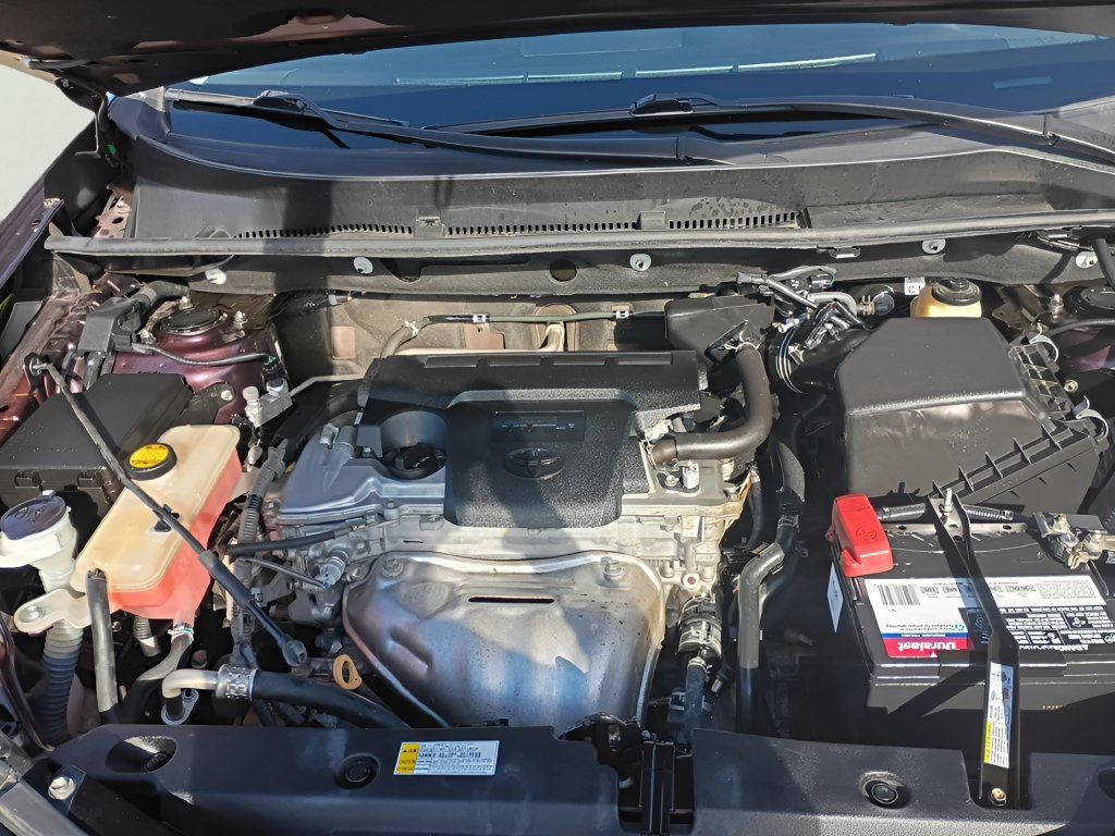 Used 2018 Toyota RAV4 LE FWD image 40