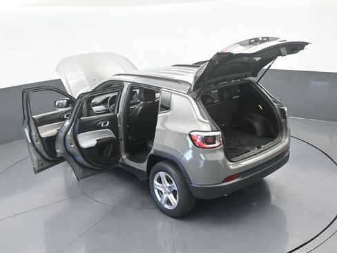 Used 2023 Jeep Compass Latitude AWD/4WD image 62