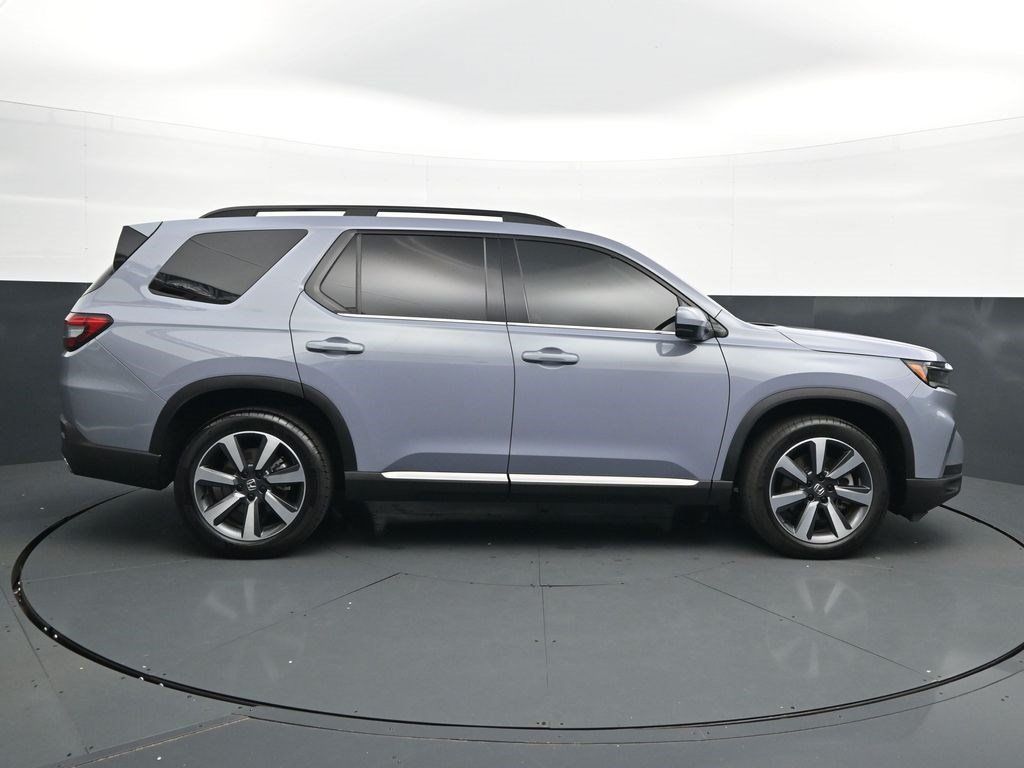 Used 2025 Honda Pilot Touring image 8