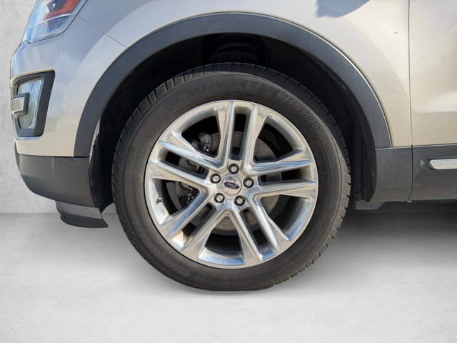 Used 2017 Ford Explorer XLT w/ Equipment Group 201A FWD image 26