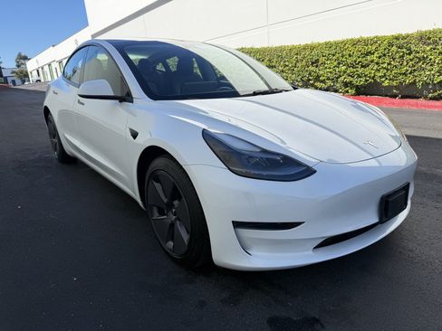 Used 2023 Tesla Model 3 Standard Range RWD image 2