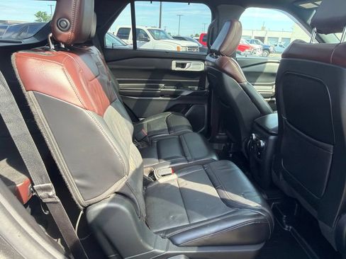 Used 2020 Ford Explorer Platinum w/ Premium Technology Package AWD/4WD image 30