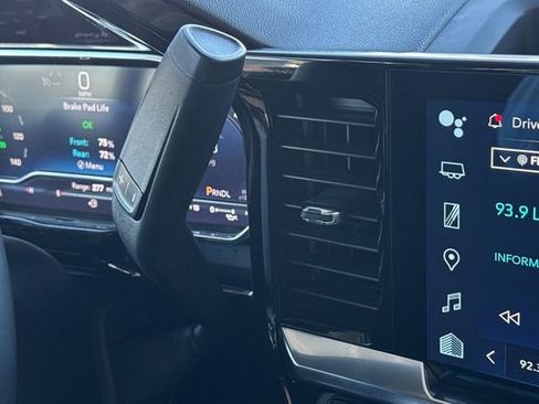 Used 2025 Chevrolet Silverado 1500 LT image 24