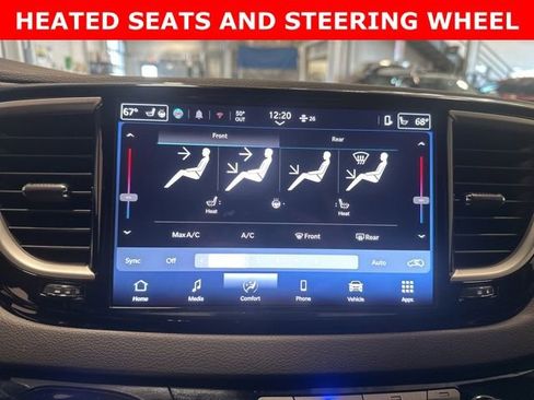 Used 2026 Chrysler Pacifica Select image 25