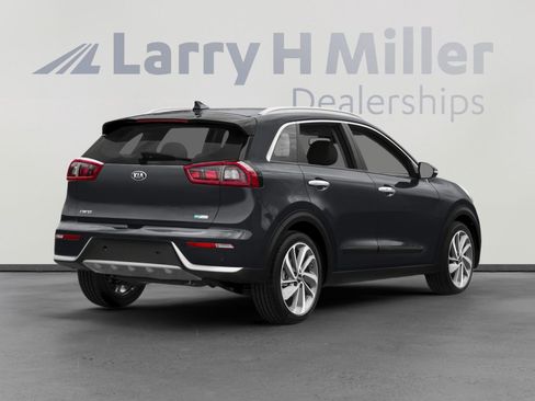 Used 2017 Kia Niro LX image 2