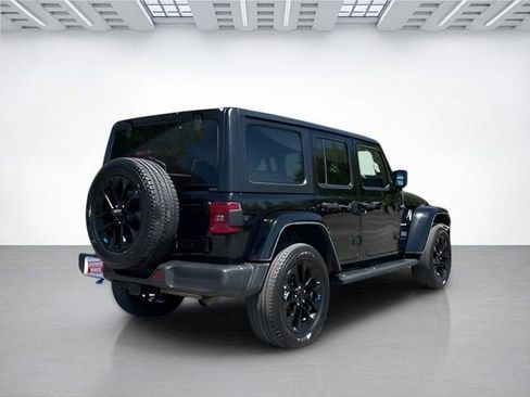 Used 2023 Jeep Wrangler Unlimited Sahara image 4