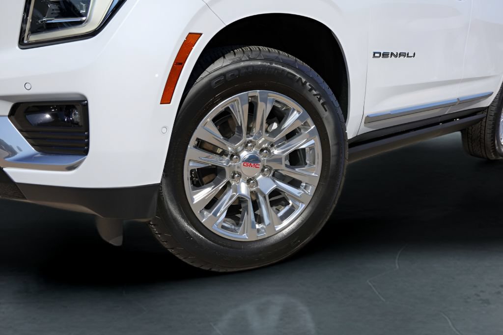 Used 2026 GMC Yukon Denali w/ Sun & Power Step Package AWD/4WD image 4
