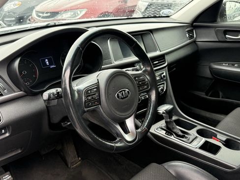 Used 2018 Kia Optima S image 2