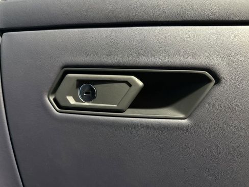 Used 2025 Lamborghini Urus SE image 86