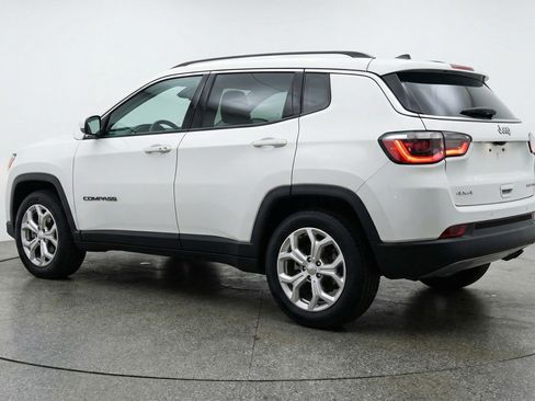 Used 2025 Jeep Compass Latitude image 6