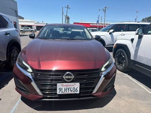 Used 2024 Nissan Altima 2.5 SV FWD image 2
