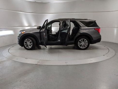 Used 2023 Ford Explorer Limited image 11