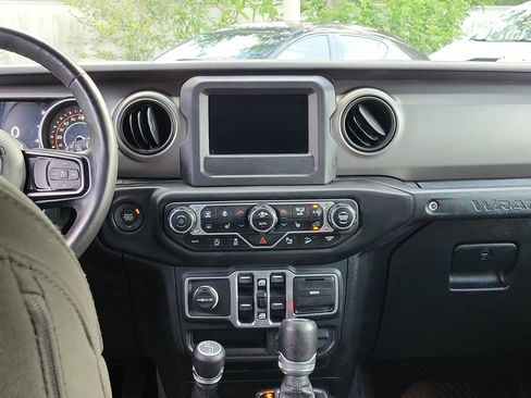 Used 2018 Jeep Wrangler Unlimited Sport S AWD/4WD image 19