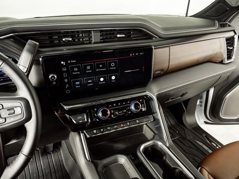 Used 2025 GMC Sierra 2500 Denali Ultimate w/ Max Trailering Package image 13