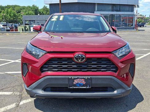 Certified 2022 Toyota RAV4 LE AWD/4WD image 2