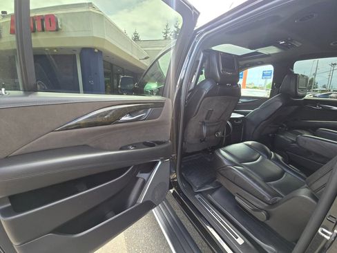 Used 2018 Cadillac Escalade ESV Platinum AWD/4WD image 15