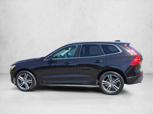 Used 2021 Volvo XC60 T5 Momentum w/ Premium Package AWD/4WD image 8