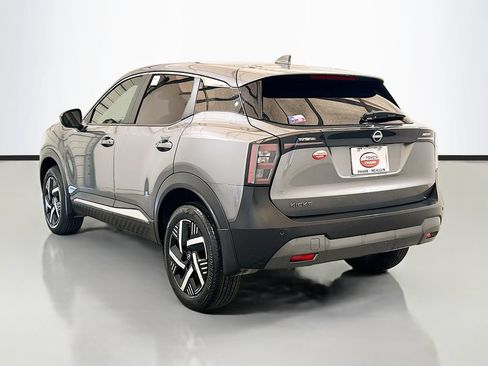 Used 2025 Nissan Kicks SV FWD image 6