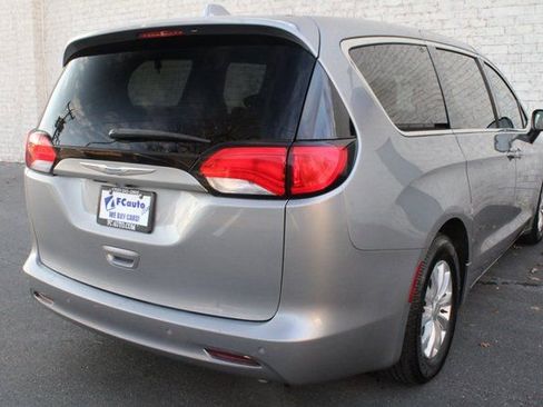 Used 2018 Chrysler Pacifica LX w/ Tire & Wheel Group image 13