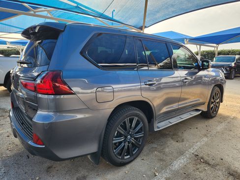 Used 2018 Lexus LX 570 4WD image 4