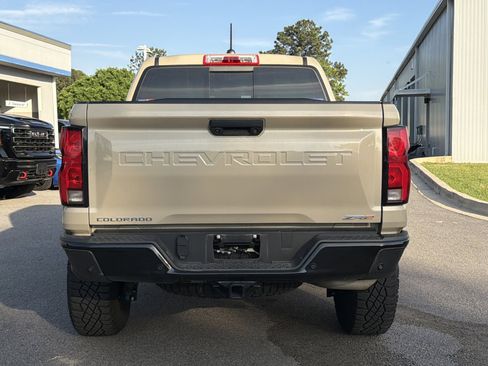Used 2024 Chevrolet Colorado ZR2 w/ ZR2 Convenience Package III image 8