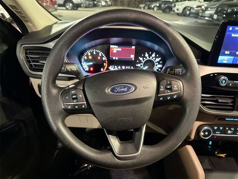 Used 2020 Ford Escape SE image 11