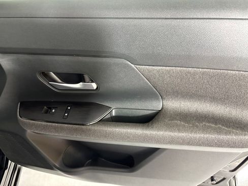 Used 2025 Nissan Kicks SV FWD image 15