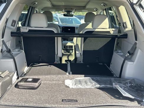 New 2026 Volkswagen Atlas SE FWD image 6