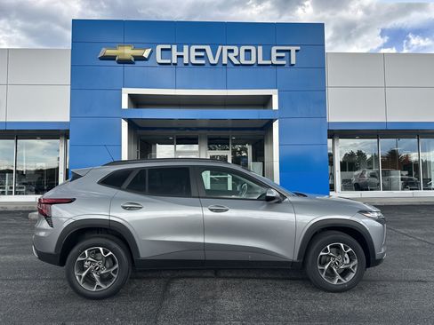 New 2026 Chevrolet Trax LT w/ Driver Confidence Package FWD image 1