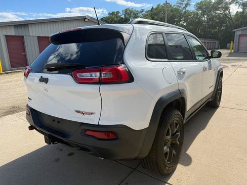 Used 2016 Jeep Cherokee Trailhawk w/ Leather Interior Group AWD/4WD image 8