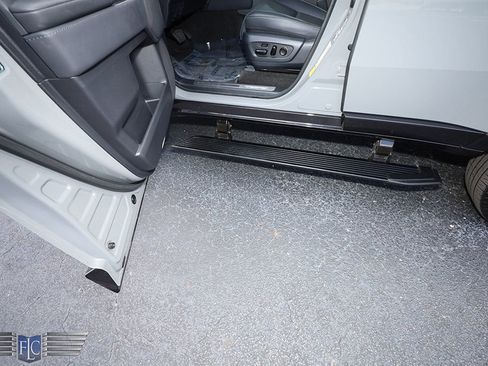 Used 2025 Lexus GX 550 image 11