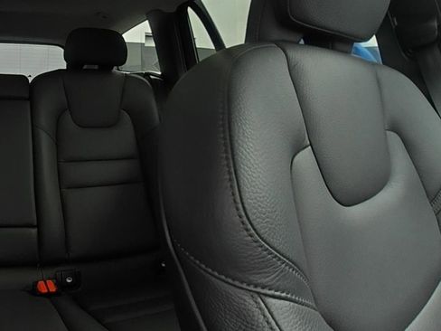 Used 2025 Volvo V60 B5 Cross Country Plus image 25