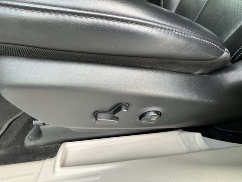 Used 2023 Chrysler Pacifica Touring-L FWD image 27