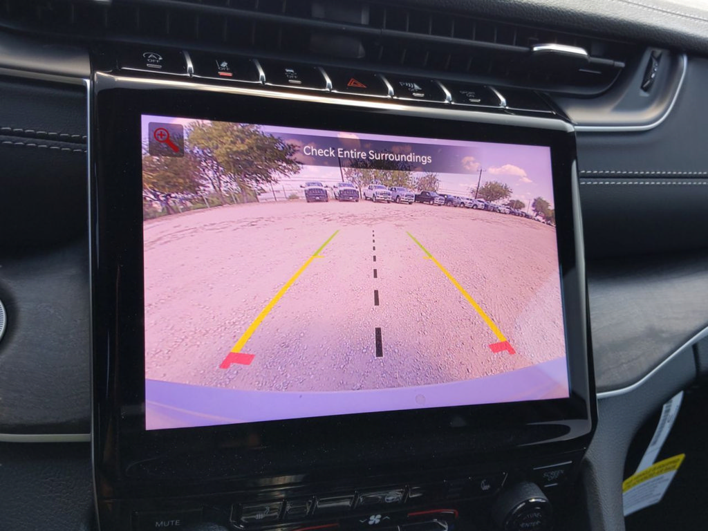 New 2025 Jeep Grand Cherokee Limited RWD image 36