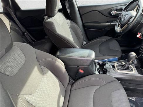 Used 2015 Jeep Cherokee Latitude image 17
