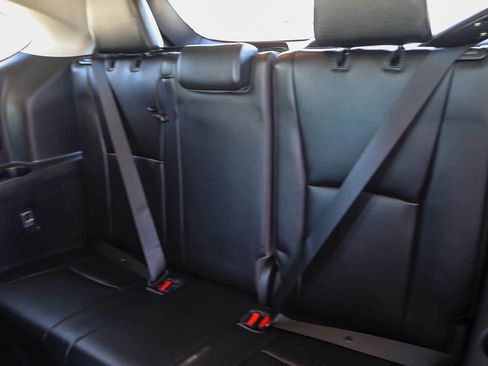 Used 2023 Toyota Highlander XLE image 19