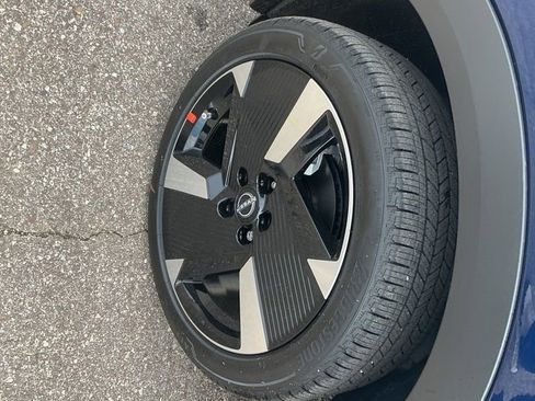 New 2026 Nissan Kicks SR FWD image 9