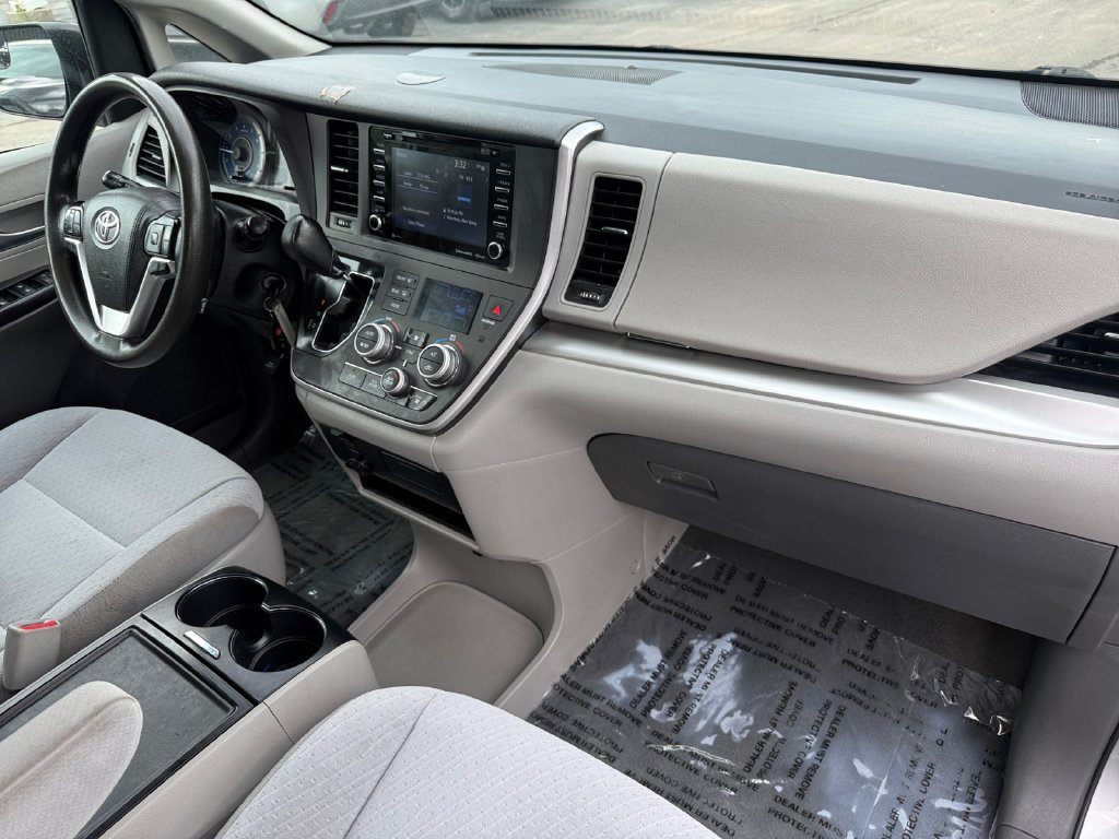 Certified 2020 Toyota Sienna LE FWD image 17