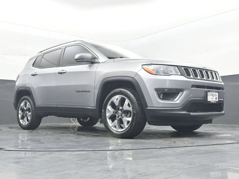 Used 2019 Jeep Compass Limited AWD/4WD image 25