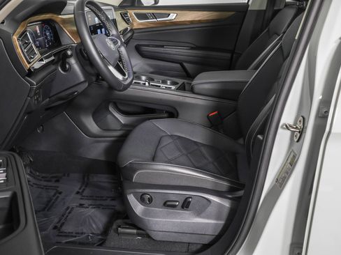 Used 2024 Volkswagen Atlas SE image 25